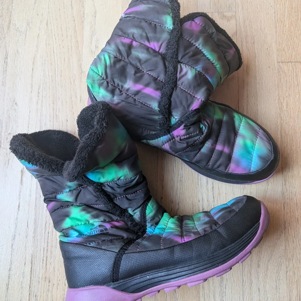 THE NORTH FACE Youth Amore II Insulated Boot Size 5 / Fits WMS 7-7.5